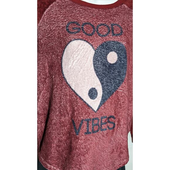 Gold Rush Good Vibe Heart Yin Yang Burgundy Fuzzy Pullover Top Sweatshirt Medium - Picture 2 of 4